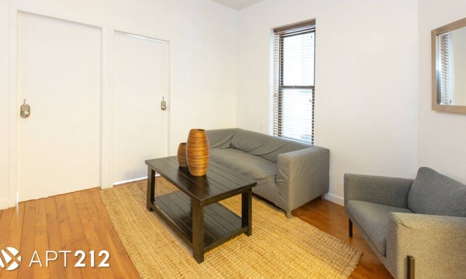 Ukrainian Village Apartment | 5 bedroom apartment located at the heart of East Village