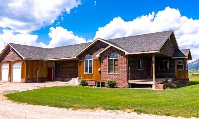 Thayne Other | 5-bedroom farmhouse near Thayne with WiFi, Near Yellowstone & Grand Teton Parks.