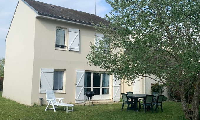 Dampierre-en-Burly House | 5-bedroom house with garden in quiet area near aquatic center