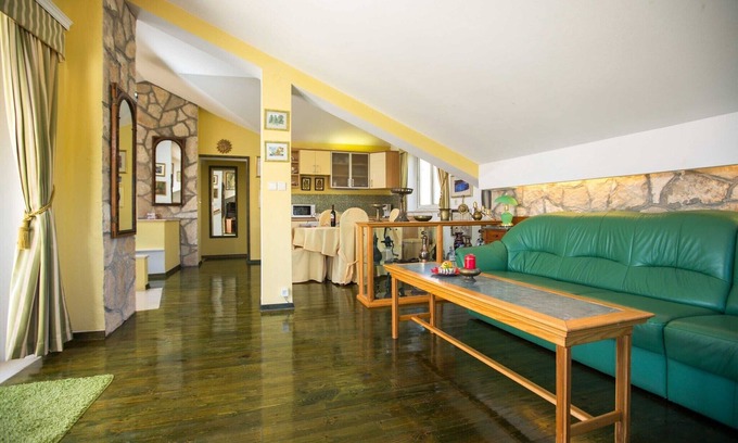 Lapad House | 5 bedroom holiday home with balcony