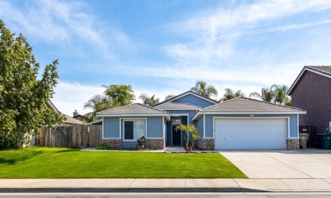Greenacres House | 5 Bedroom House in Beautiful NW Bakersfield