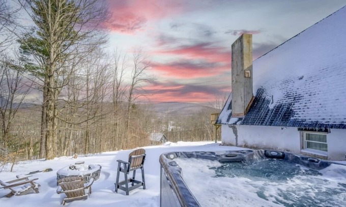 Lanesville Cabin | 5 bedroom house & Mountain View with hot tub & waterfall hiking trails & Golf