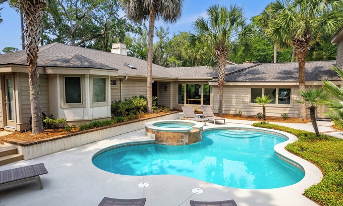 Beach Lagoon House | 5 bedroom luxurious retreat overlooking the lagoon