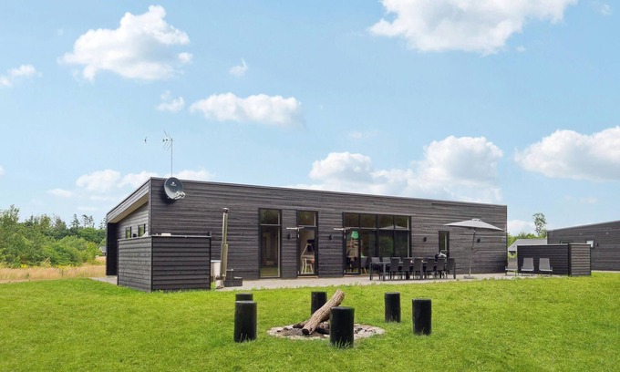 Fjellerup Strand House | 5 bedroom nice home in Glesborg