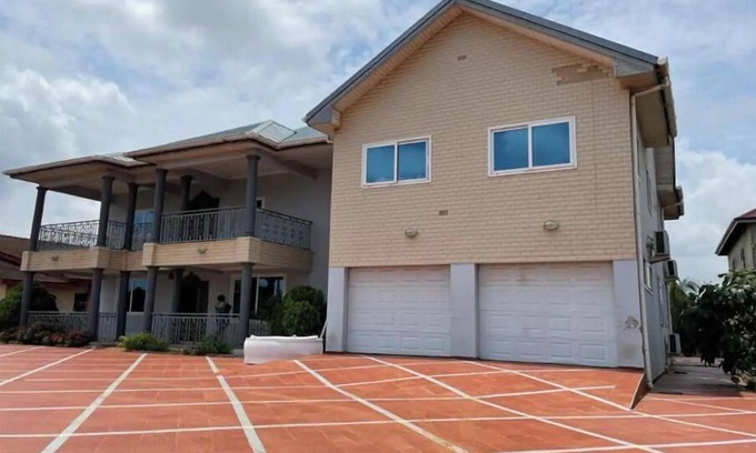 Adenta House | 5-Bedroom Residential home in Adenta.