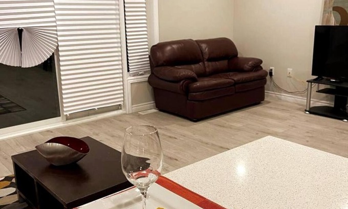 Woodstock Apartment | 5-Bedroom Spacious Townhouse