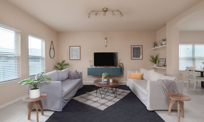 San Antonio House | 5 Bedroom, Spacious, Quiet Home Ideal for Families & Professionals Pet-Free