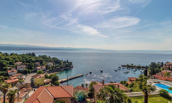 Ika House | 5 bedroom stunning home in Ika