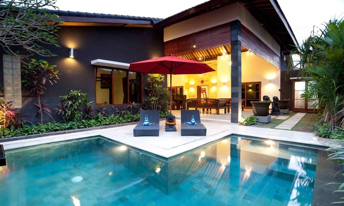 Umalas Villa | 5 Bedroom villa w/Breakfast, Seminyak