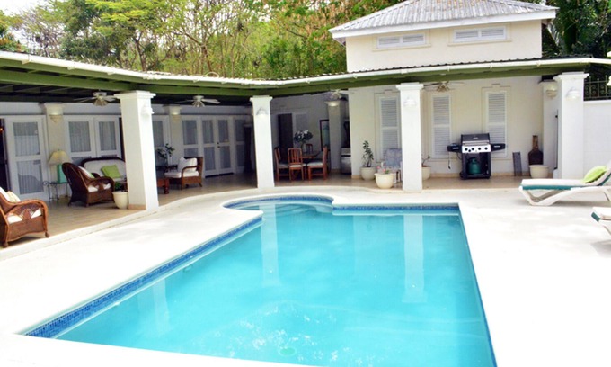 Halcyon Heights Villa | 5 bedroom villa with pool .sleeps 10 .5mins walk to sea