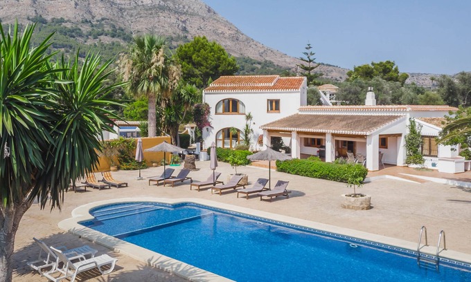 Montgo de Toscamar Villa | 5 Bedroom Wheelchair Friendly Villa with Wifi - Air Con & Large pool