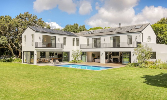 Constantia House | 5 bedroom with Stunning garden, pool and views. Dream family vacation home