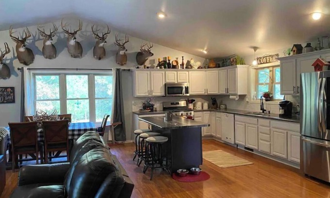Wisconsin Dells House | 5 Bedroom Wooded Paradise (mins from wi dells)