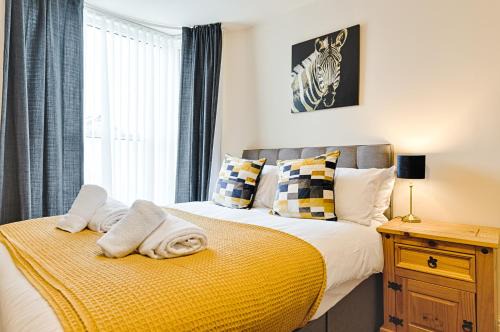 Uplands Apartment | 5 Bedrooms 4 Double rooms Smart Tv's in all rooms