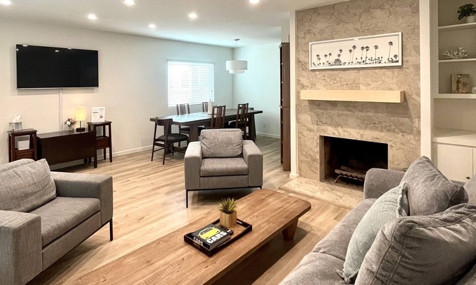 Lawndale House | 5 Beds Comfortable, Spacious, Modern Entire Home - Central AC, 2 Covered Parking