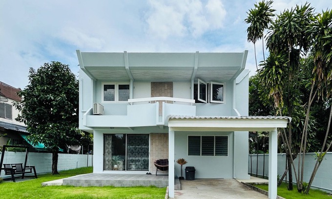 Suan Luang House | 5 beds private garden resort 452sqm. Perfect for travelers with pet