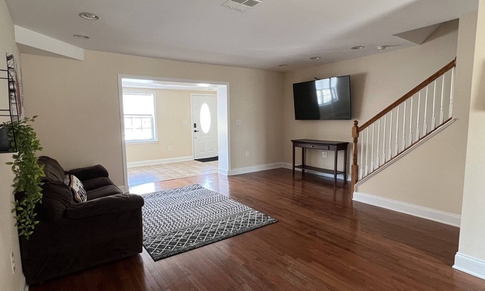 South Philadelphia House | 5 blocks walk to Stadiums! Extra wide South Philly Rowhome with Balcony+Parking!