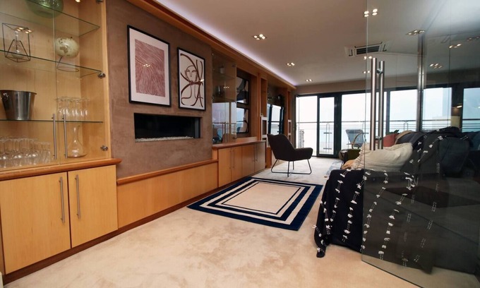 Castle House | 5 BR | Luxury | Stunning Beachview