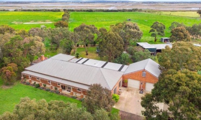 Leopold House | 5 BR ReedyLake Farmstay By Geelong Leopold