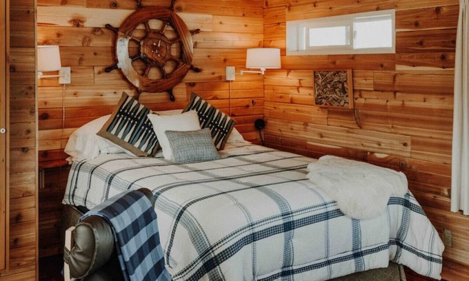 Sequim Cottage | 5- Hot Tub & Massage Chair- Water view Cottage