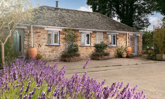 Carnon Downs Cottage | 5* Idyllic rural cottage, only 20 minutes from both North & South Cornish coasts