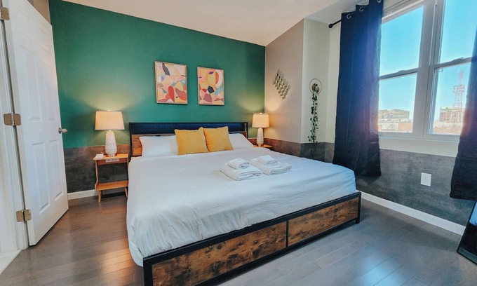 Poplar Apartment | 5 King Beds/5 En-Suite Bathrooms/Ping-Pong