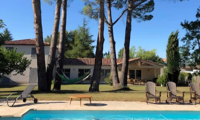 Aix-en-Provence Villa | 5 kms from Aix en Provence (Puyricard) 4-bedroom villa swimming pool garden 2000 m2
