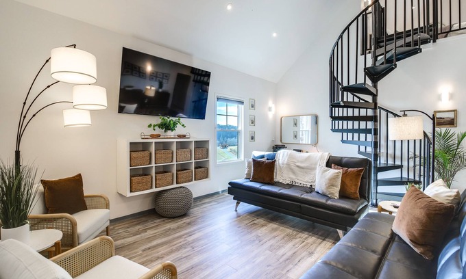 Jefferson City Apartment | 5 ★ LUXURY BARNDO-2B FARM STAY SLEEPS 14 EUROPEAN STYLE