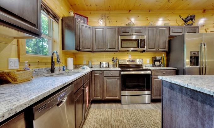 Gatlinburg House | 5 Master Suites 5 6bath Cabin 5 min to Gsmnp