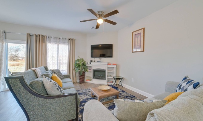 Harrisburg House | 5 Mi to Charlotte Motor Speedway: Cozy Townhome