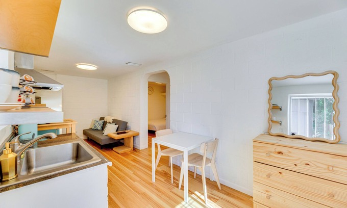 Los Angeles Apartment | 5 Mi to Dtwn Los Angeles: Apt w/Outdoor Space!
