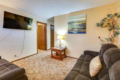 Hutchinson Apartment | 5 Mi to Hutchinson Attractions Cozy Apt