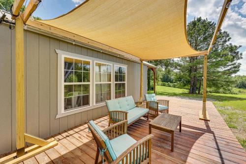 Royal House | 5 Mi to Lake Ouachita Peaceful Cabin Retreat