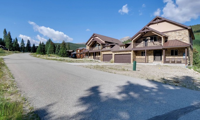 Blue River House | 5 Mi to Main St Breck: Mtn-View Duplex w/Hot Tub