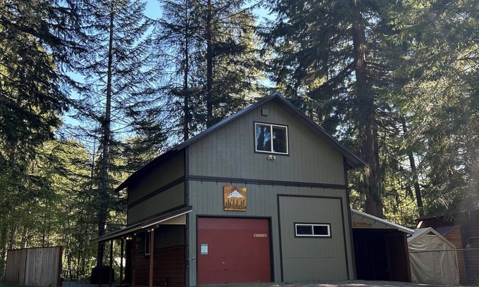 Ashford Apartment | 5 miles to Mt. Rainier Nisqually entrance