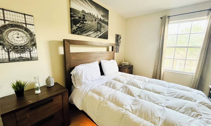 St. Cloud House | 5 mins from Kissimmee and 20 mins from the parks!