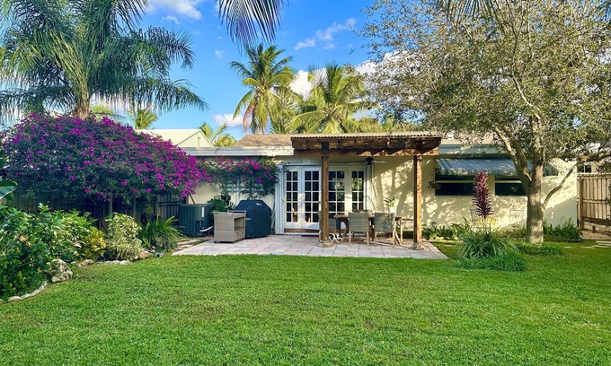 Parrot Cove House | 5 Mins to Beach and Golf, 20 mins to Wellington!