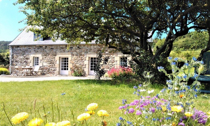 Plomodiern House | 5 minutes from beaches (Douarnenez-Crozon), holiday cottage, family hideaway.