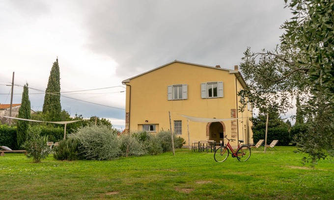Vada Apartment | 5 minutes from the sea, 2bedrooms apart, independent entrance, private garden.