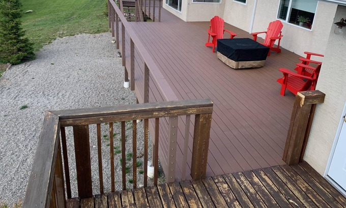 Division No. 3 House | 5 minutes from Waterton - sleeps 26 - WCV Unit A&C