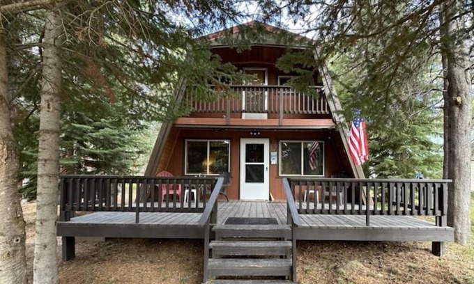 Island Park Cabin | 5 minutes to Henry's Lake & 20 minutes to Yellowstone!