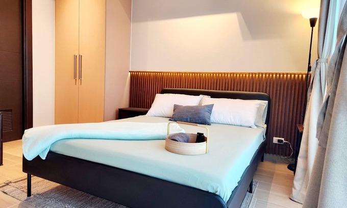 Pinagsama Condo | 5 minutes to Mall/Uptown Parksuites 1-bedroom with Parking and Balcony