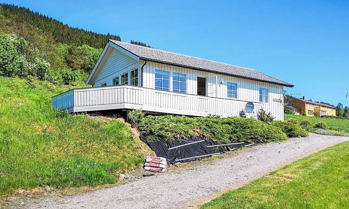 Averoy House | 5 person holiday home in averøy