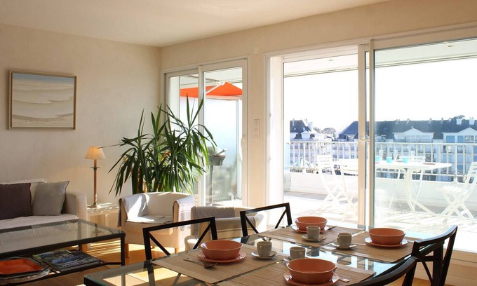 Le Pouliguen Apartment | 5-room apartment for 8 with terrace and parking in La Baule