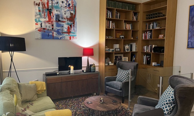 Fitzrovia Apartment | 5 STAR - CENTRAL LONDON; QUIET STREET CLOSE TO OXFORD CIRCUS.