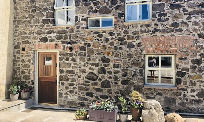 Ballymoney Cottage | 5 Star Coachmans cottage. Built in the mid 18th Century.