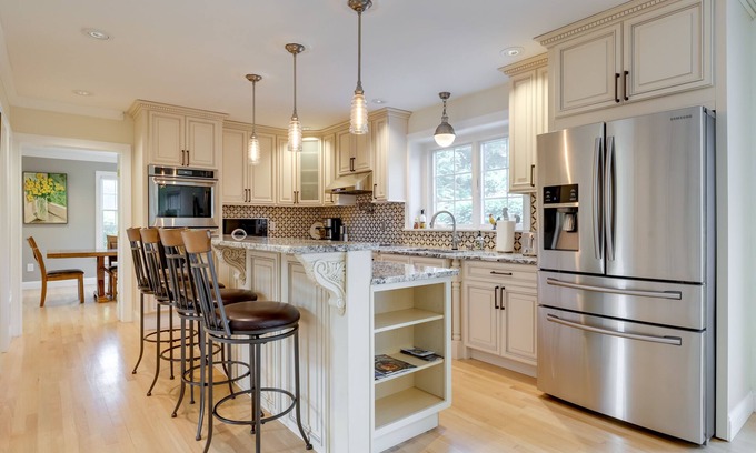 Waterford House | 5-star Luxurious 4 Bedroom Home by the Beach and Minutes from Mystic