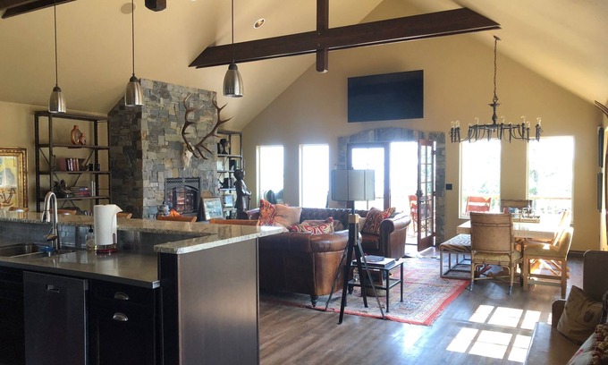 Somers Cabin | 5 Star Private Gated Luxury 3 Bedrm 2.5 Bath Estate Lodge Lake Views EV Charger