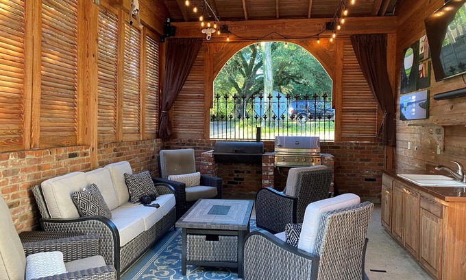 Natchez House | 5-Star Spacious & Private Downtown Natchez Home!