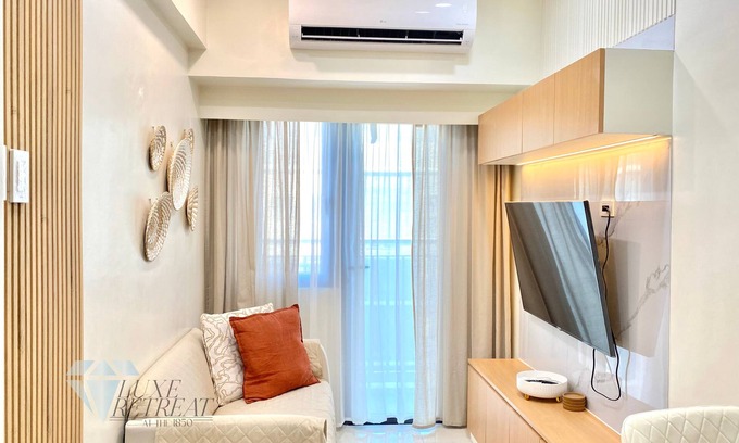 Barangay 76 Condo | 5-star stay minutes away from MOA Complex | Netflix + Self check-in